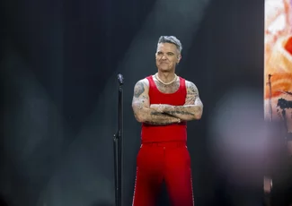 Robbie Williams am 26. Juli im Olympiastadion mit insgesamt 65.000 Besucher:innen
