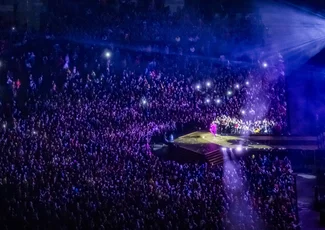 Robbie Williams am 26. Juli im Olympiastadion mit insgesamt 65.000 Besucher:innen