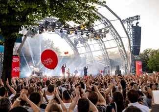 Der Sommernachtstraum am 18. Juli im Olympiapark mit insgesamt 24.000 Besucher:innen