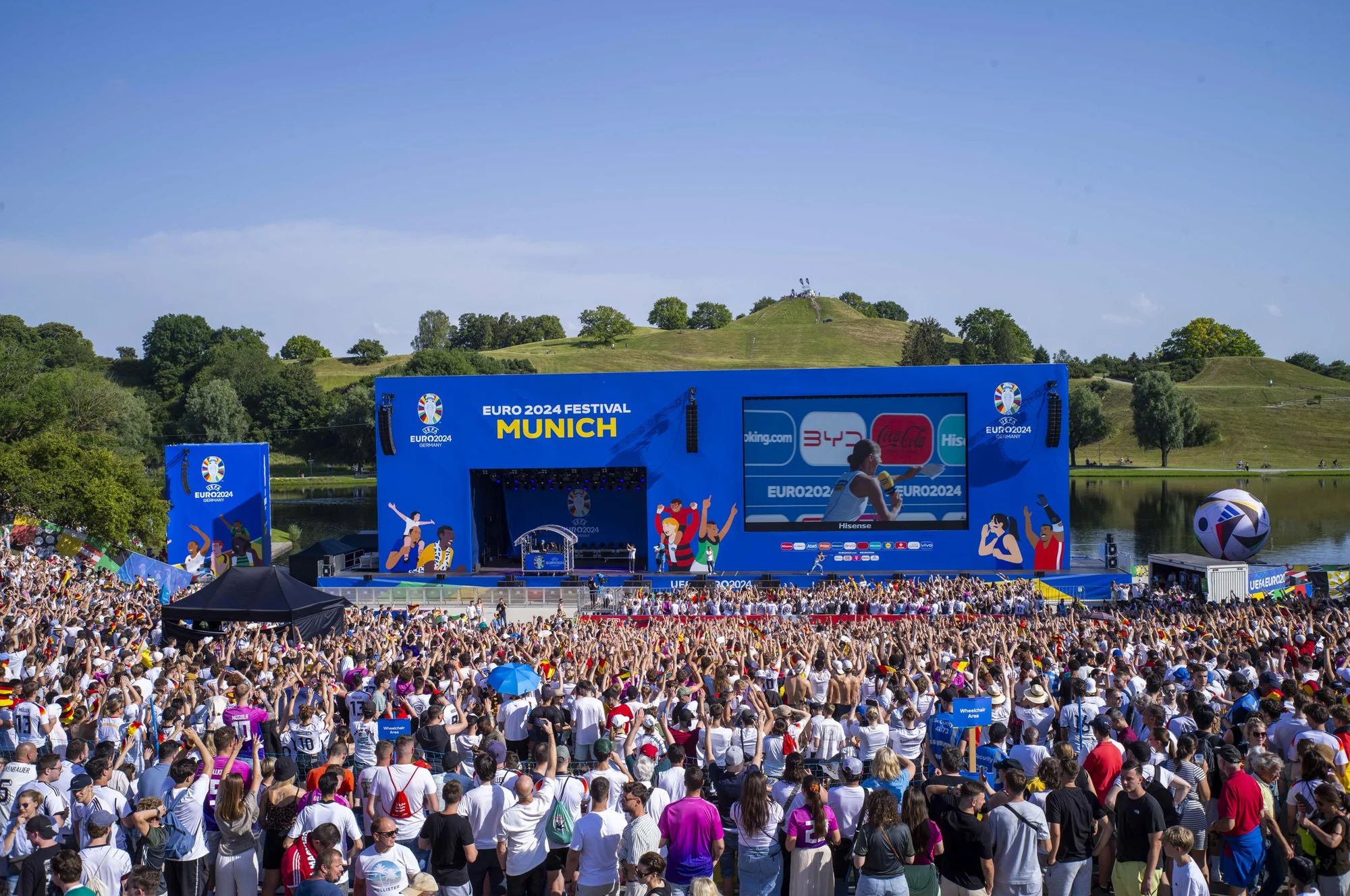 Before the final: 653,000 visitors celebrate a wonderful and peaceful football festival in the Fan Zone