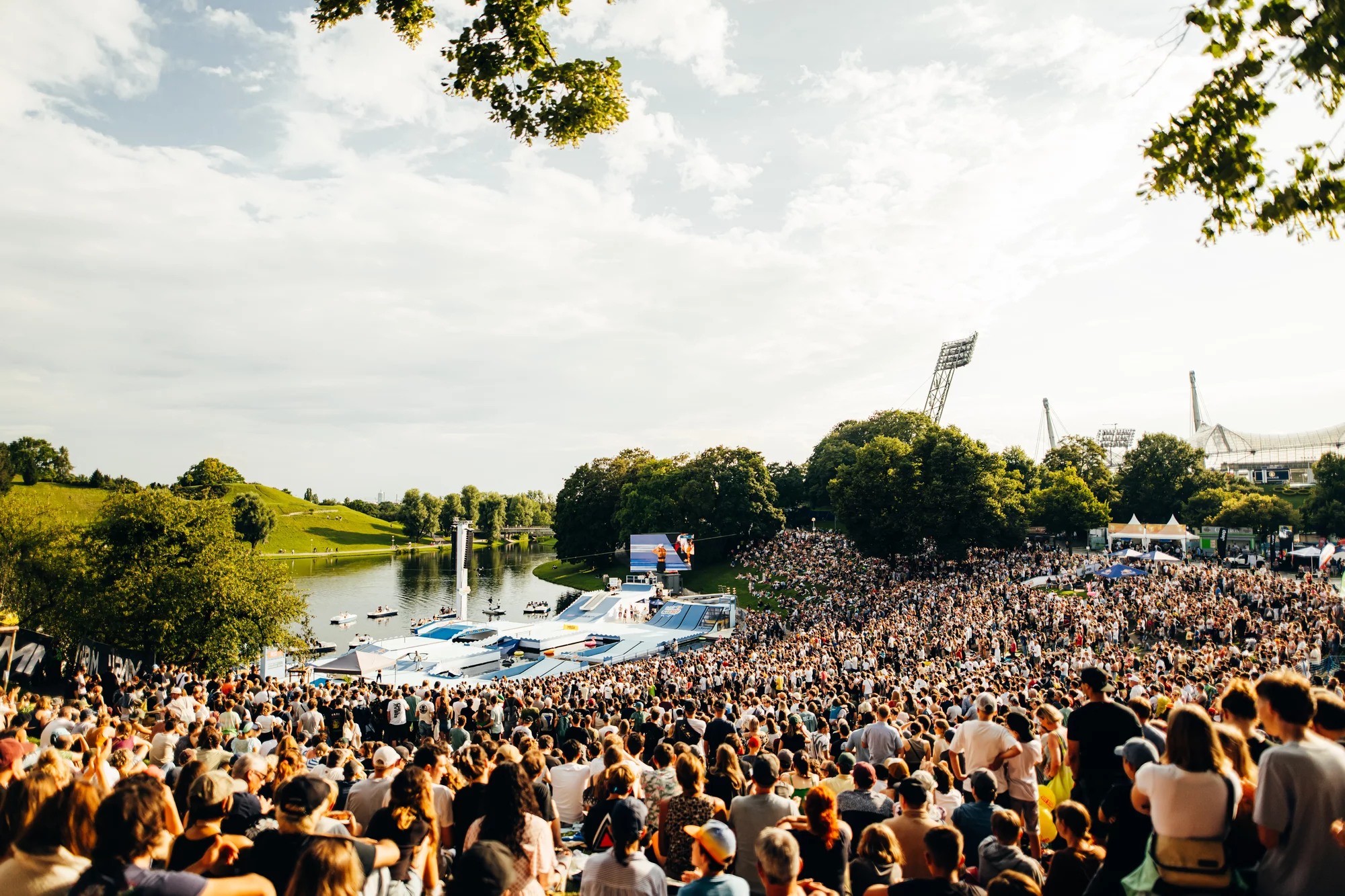 Neuer Rekord: 96.000 Besucher:innen feiern 10 Jahre MASH