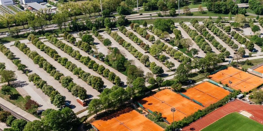 Benutzerfreundlich und leicht zu bedienen:  Neues, schrankenloses Parksystem auf der Parkharfe im Olympiapark