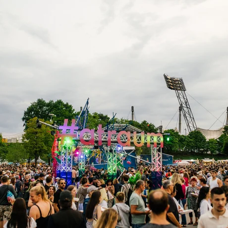 Der Sommernachtstraum am 19. Juli im Olympiapark mit insgesamt 30.000 Besucher:innen