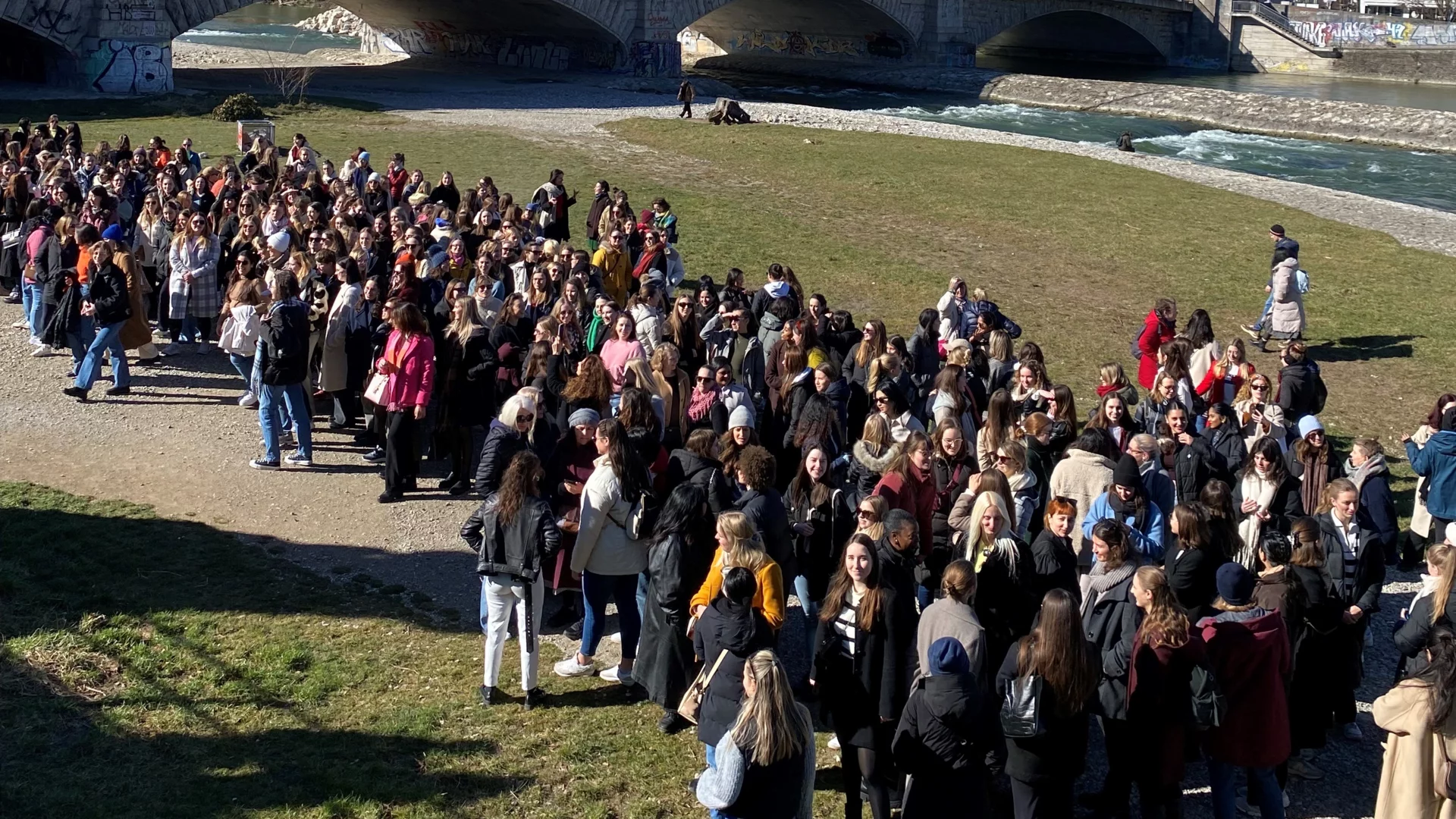 Munich Girls talking and walking (MGTW)