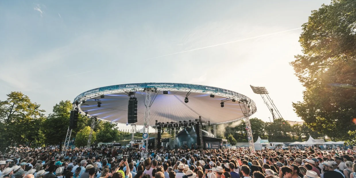 Lässige Beats auf der Halbinsel-Bühne: 2raumwohnung beim Sommernachtstraum 2022